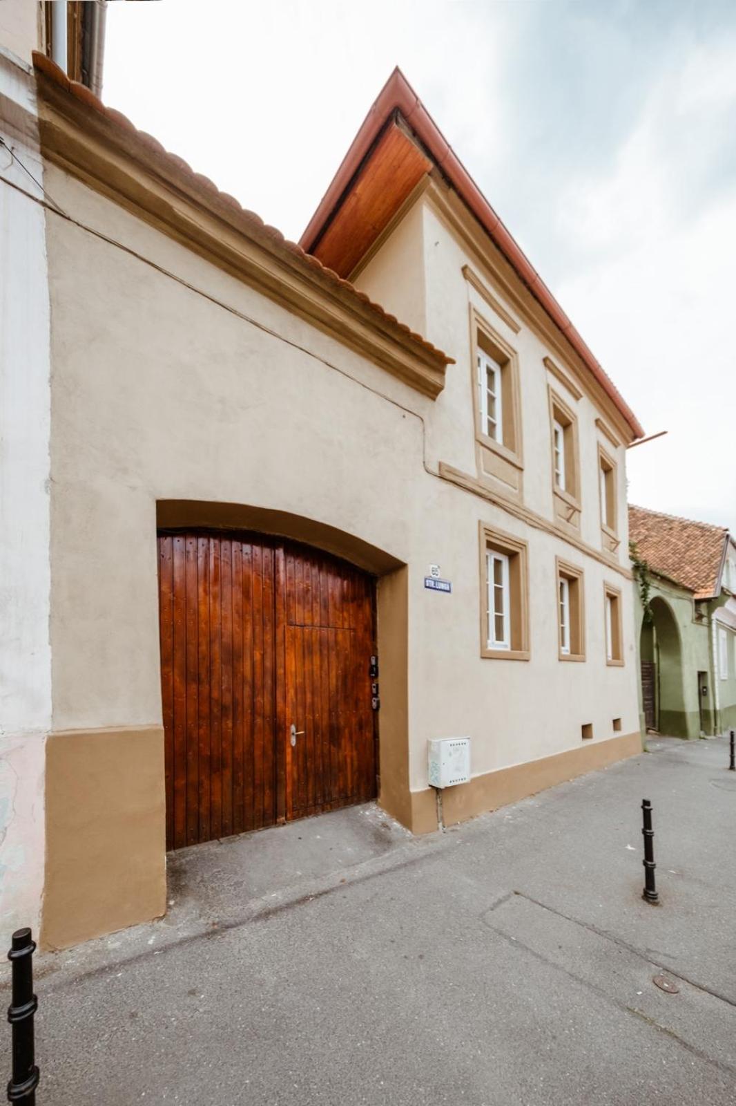 Evu Long Street Apartamento Braşov Exterior foto