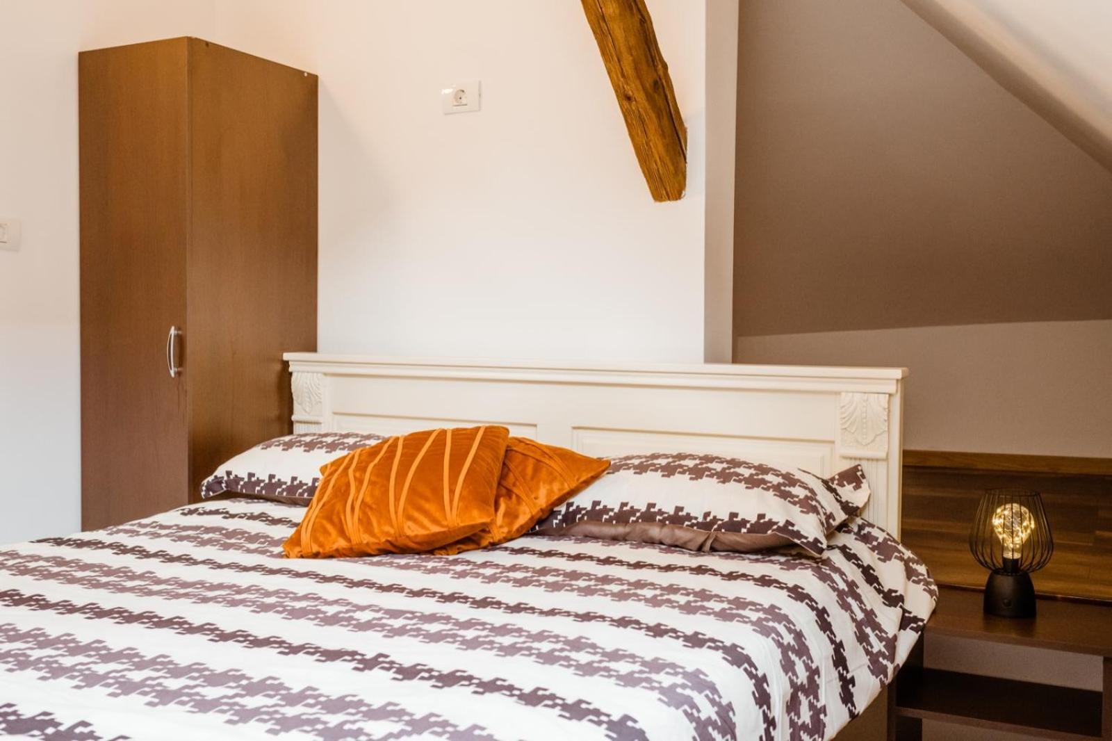 Evu Long Street Apartamento Braşov Exterior foto